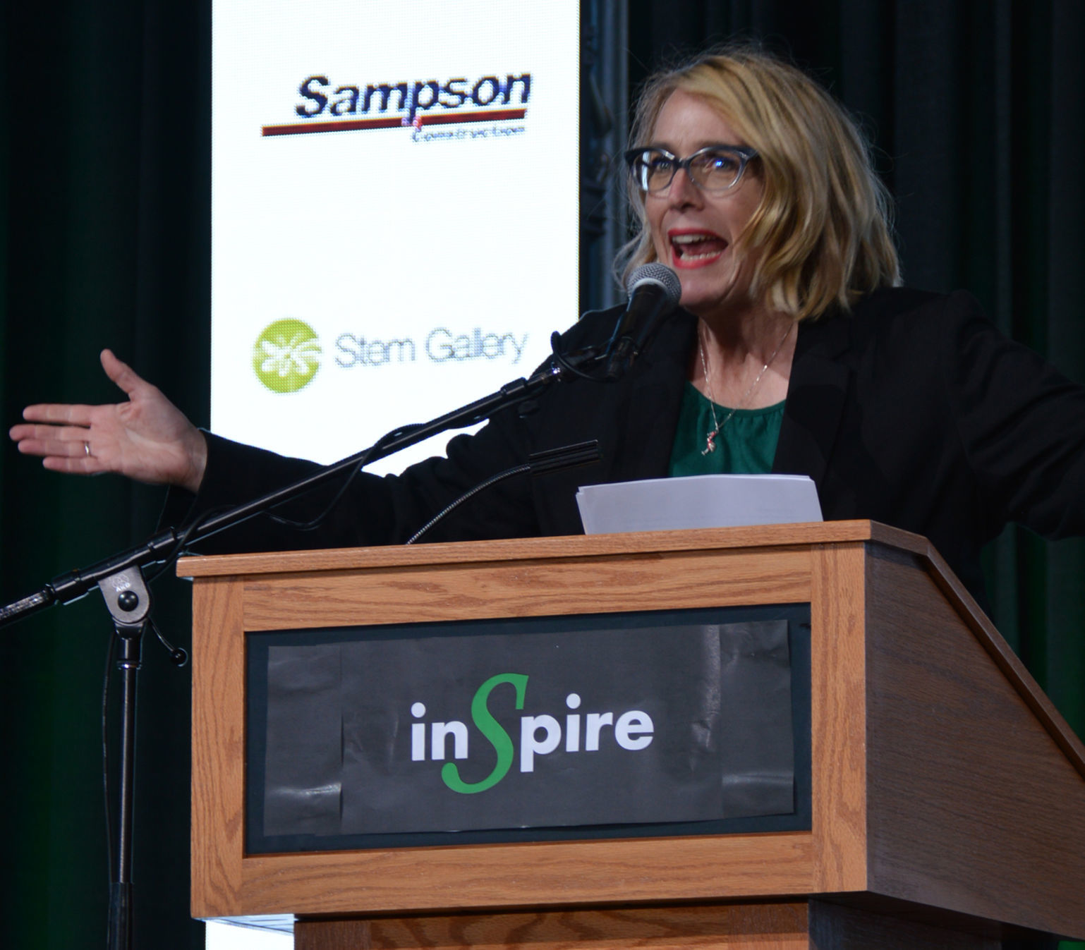 Emcee Deanna Walz.JPG